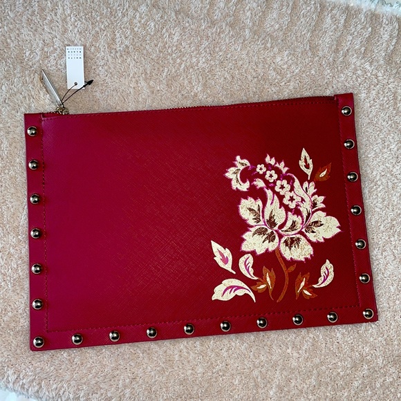 NWT floral clutch from White House Black Market🌺